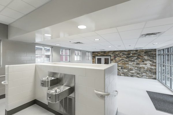 Boostez la productivité avec une fontaine à eau pour entreprise